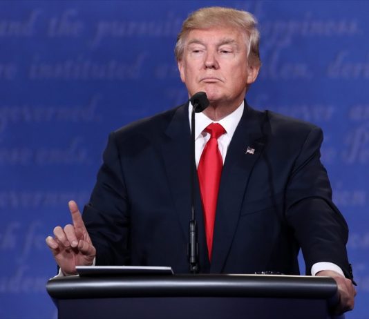 Дональд Трамп рассказал о планах Apple построить в США три завода