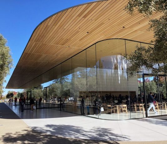 Apple открыла для посетителей центр в новой штаб-квартире