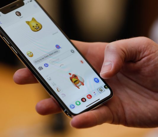 Apple анонсировала выход iPhone X с поддержкой 5G