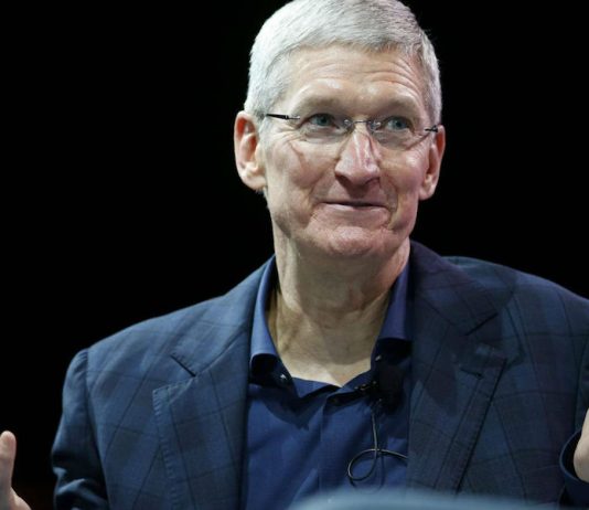 Apple увеличила зарплату Тима Кука на 47%